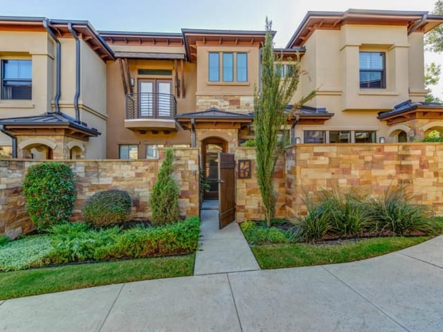 6533 E Hill Dr Unit #26