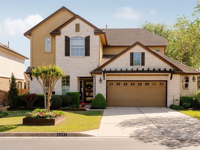 6537 Estana LN