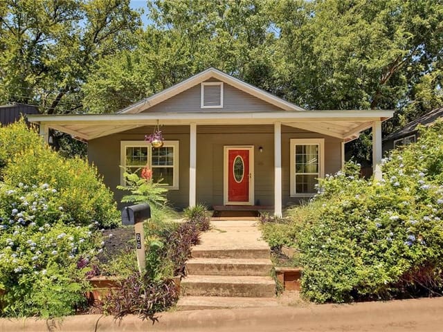 66 Navasota St