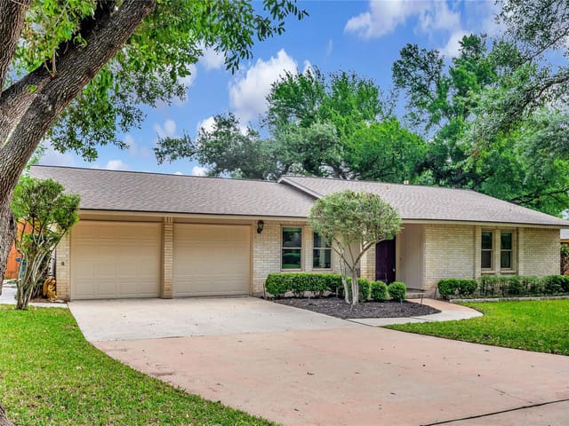 6602 Three Oaks Cir