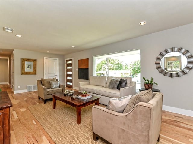 6605 Laurelwood Dr