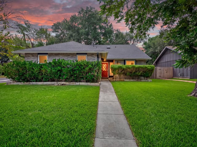 6605 Woodhue DR