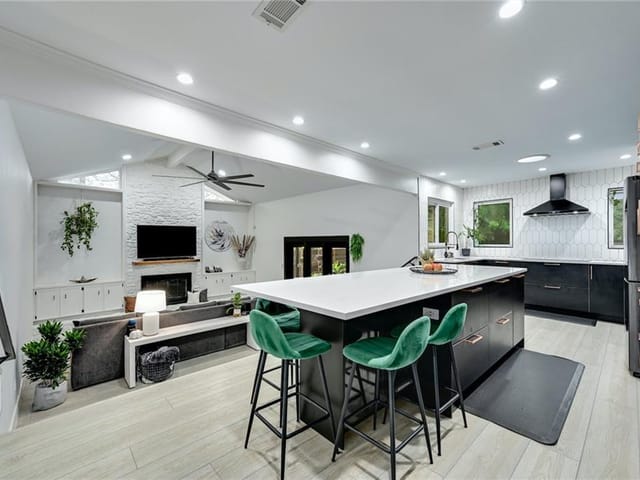 6607 THREE OAKS Cir