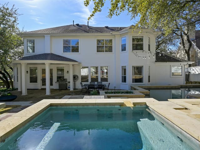 6615 Dogwood Creek DR
