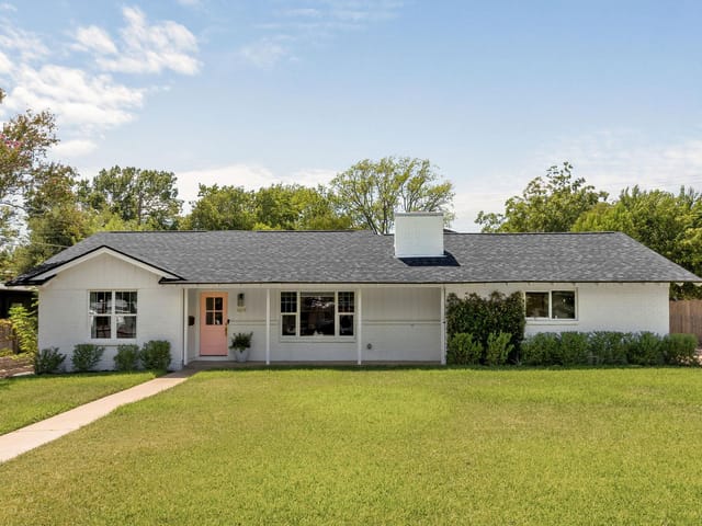 View 6618 Argentia RD in Allandale Terrace Sec 02 6618 Argentia RD - property photo 1 - Luxury home in Allandale Terrace Sec 02, Austin, TX