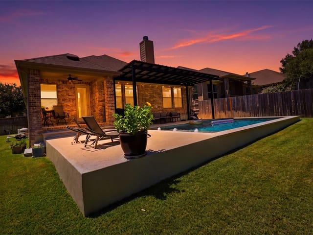 662 Catalina LN