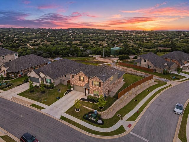 6700 Cliff Rose Dr