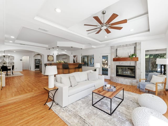 6701 Lexington RD