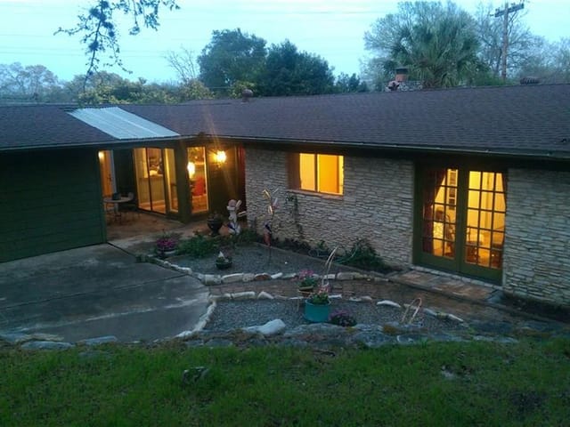 6701 Willamette Dr