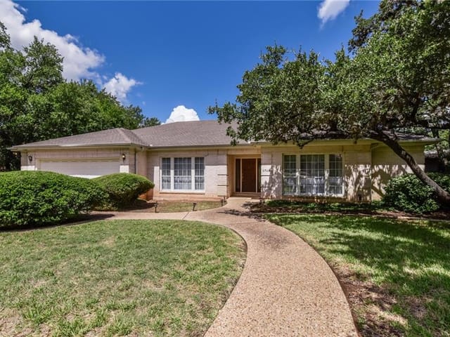 6704 Mesa Dr