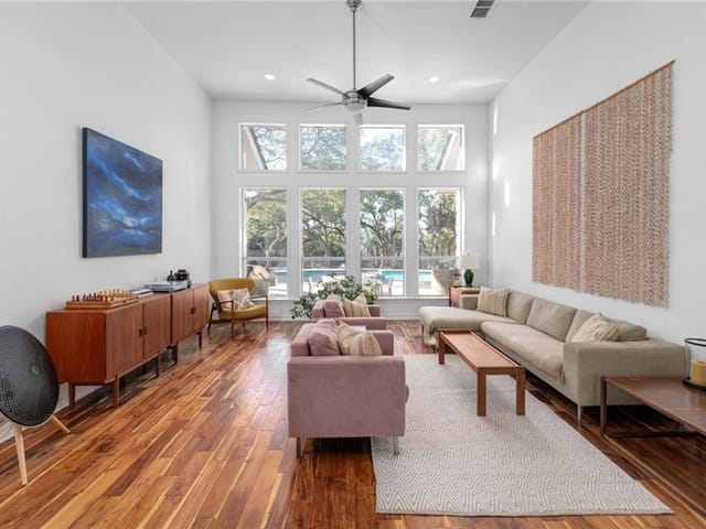 6708 MIDWOOD Pkwy