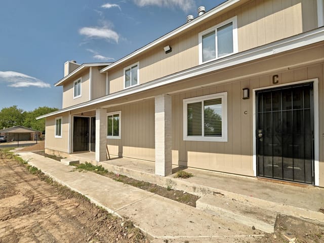 6709 Wentworth Dr