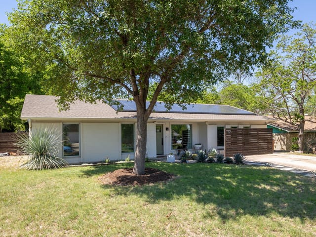 6710 Notre Dame Dr