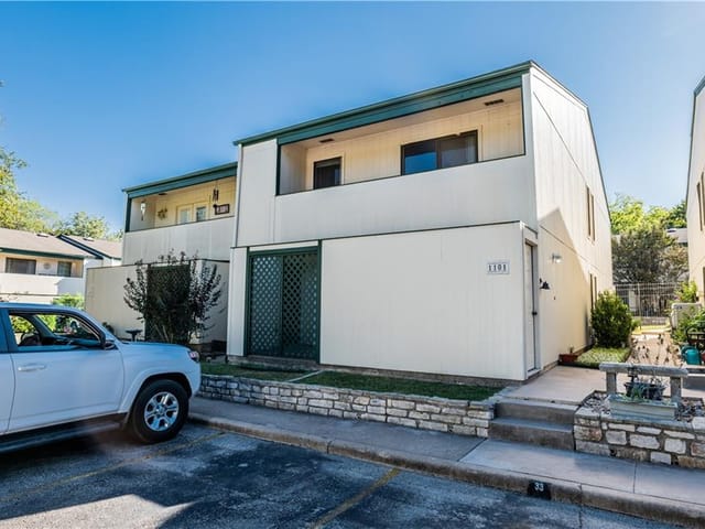 6718 Silvermine Dr Unit #1101