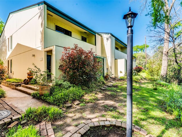 6718 Silvermine Dr Unit #1302