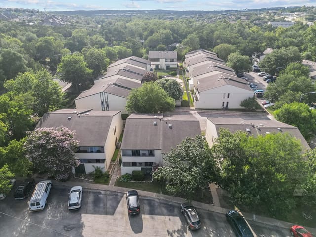 6718 Silvermine DR Unit #302