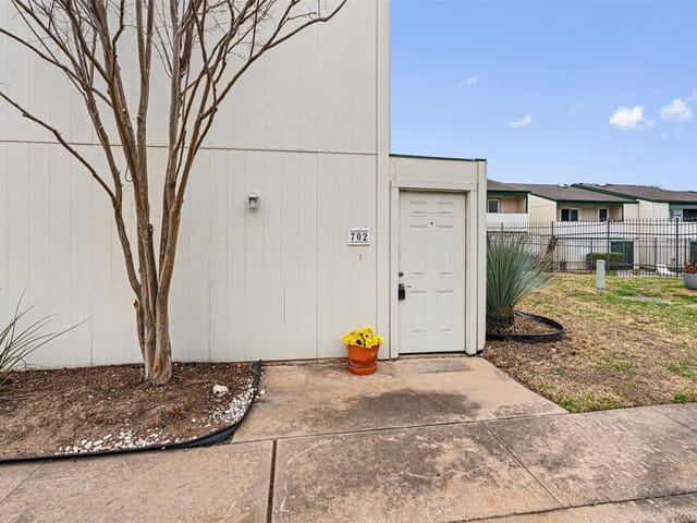 6718 Silvermine DR Unit #702