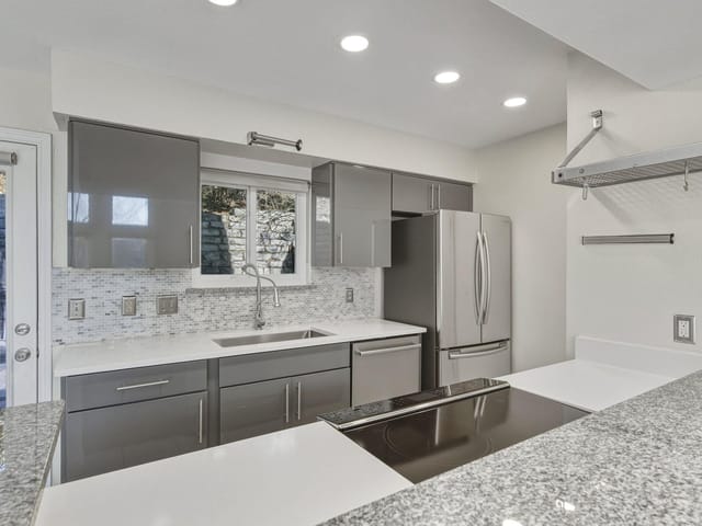 6723 Old Quarry LN