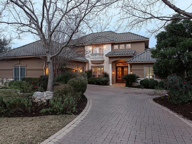 6800 Valburn Dr