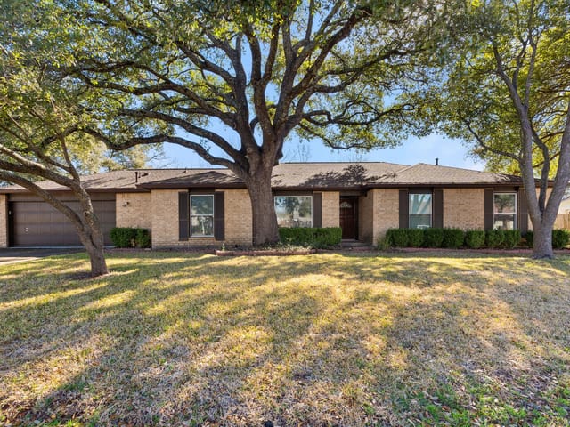 6803 Fence Line Dr