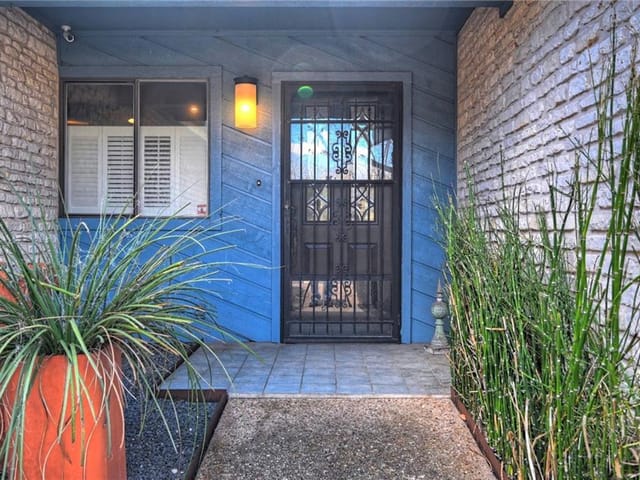 6803 Tree Fern Ln