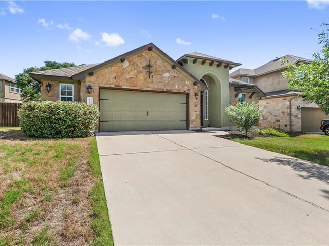 6804 Estana Ln