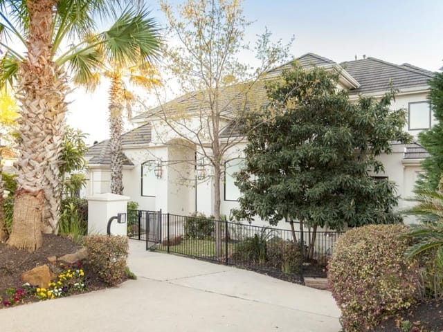 6805 Courtyard DR