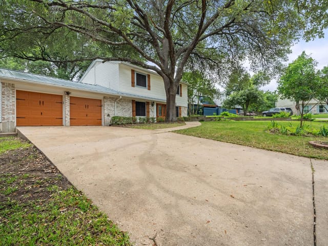 6805 Millikin Cv