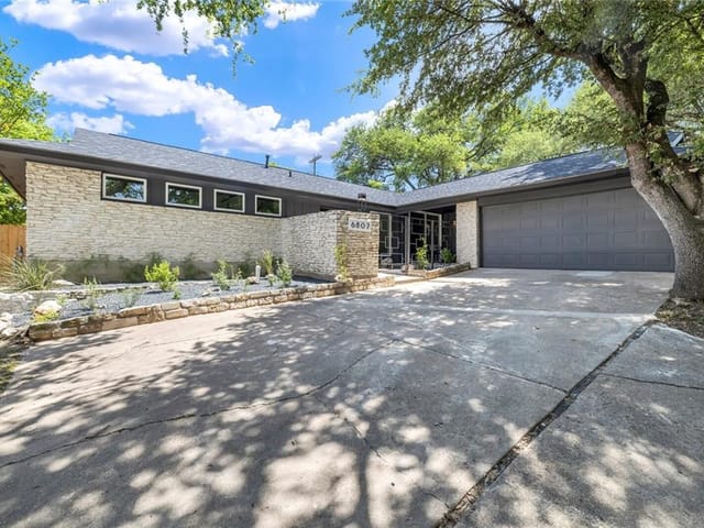 6807 Millikin Cv