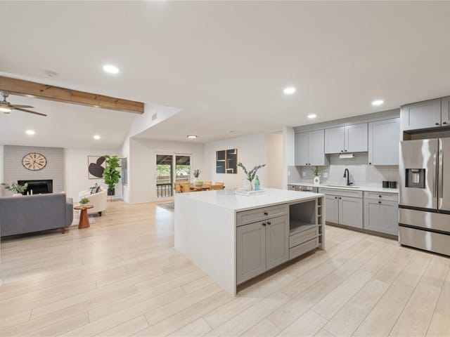 6809  Lunar Dr
