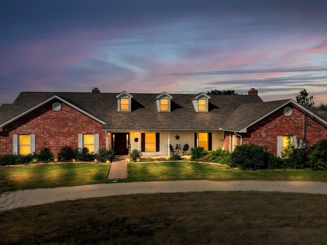 681 Leisure Ln