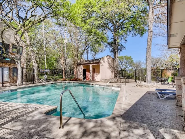 6810 Deatonhill Dr Unit #205