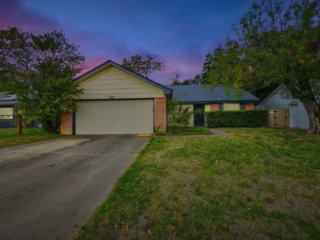 6810 Windrift WAY
