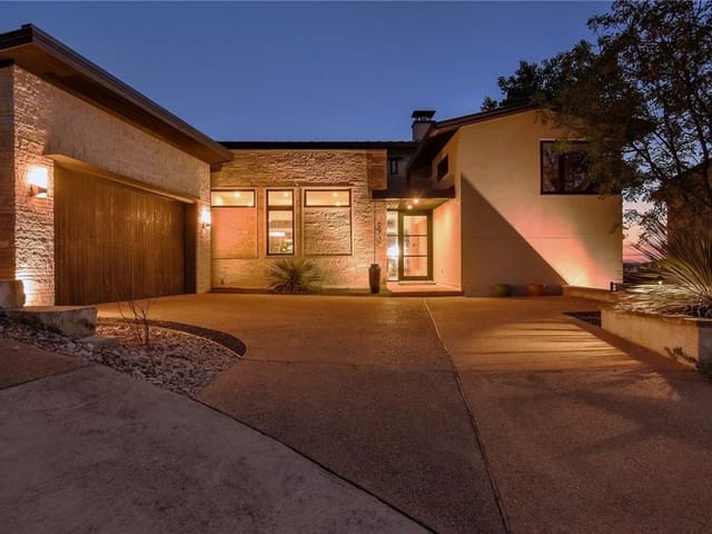 6813 Valburn Dr