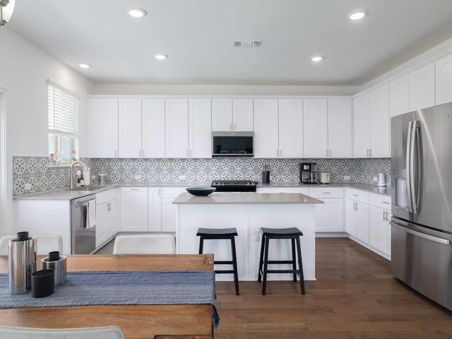 6829 Ellsworth WALK