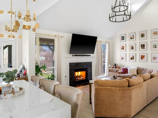 6846 Thistle Hill Way