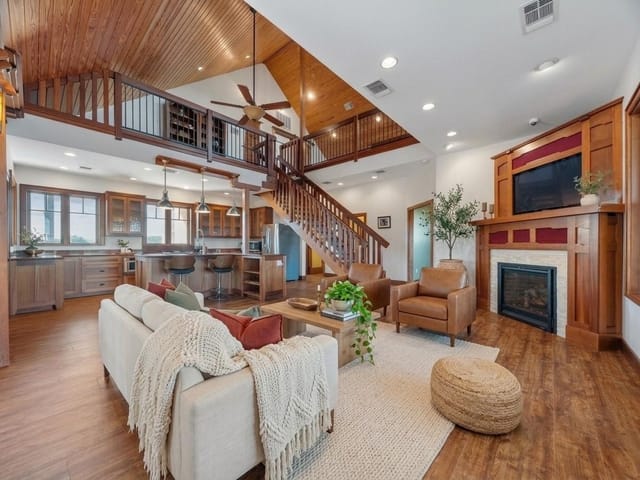685 Hidden Creek DR