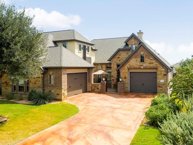 685 Naples Ln