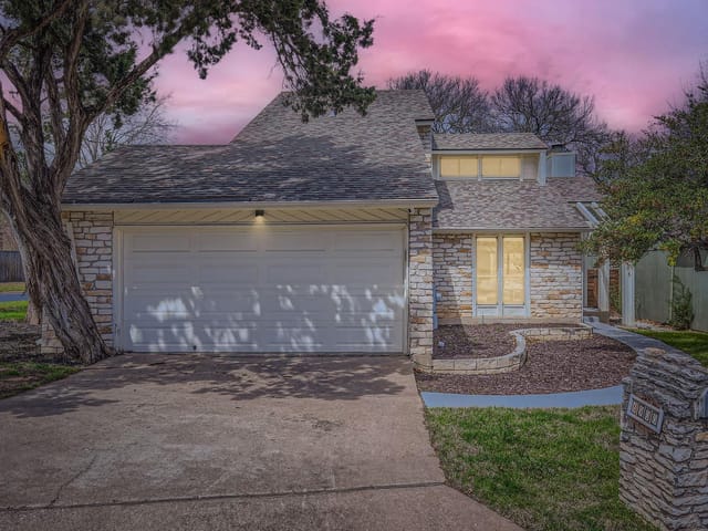 6900 Hideaway Holw