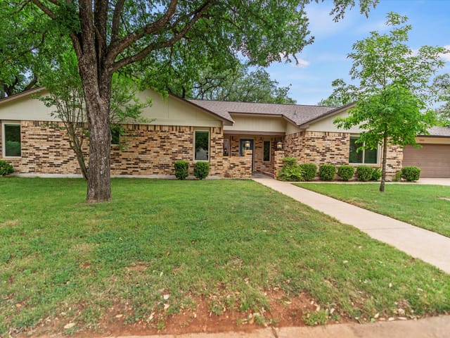 6901 Fence Line Dr