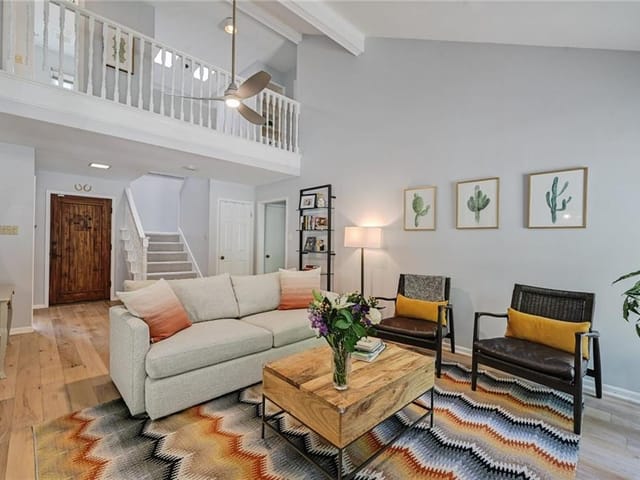 6902 Dogwood Holw