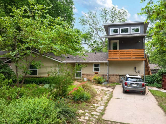 6903 Vassar Dr
