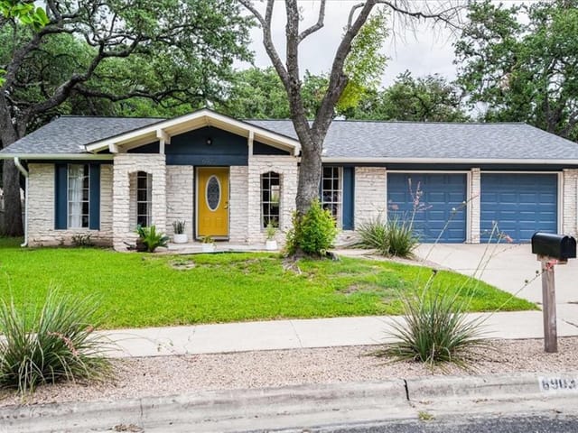 6903 Whispering Oaks Dr