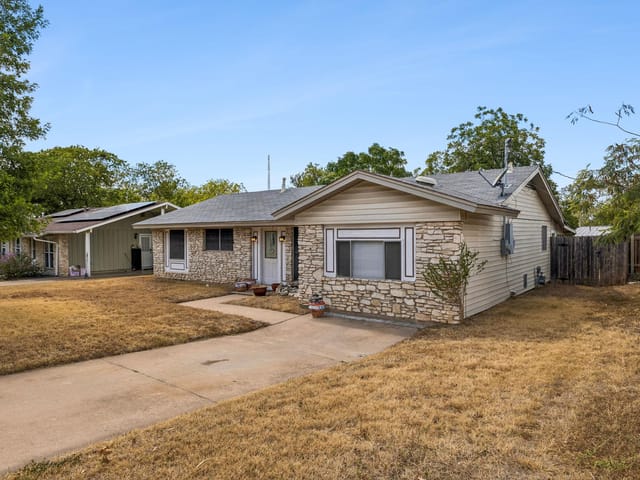 6904 Miranda DR