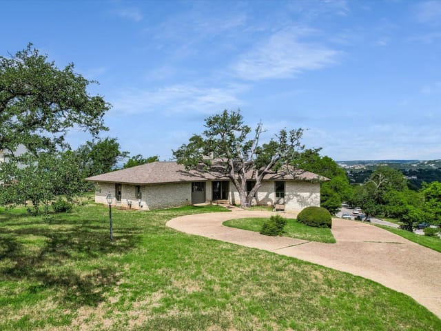 6904 Stahl CV - front exterior - Luxury home in Northwest Hills Sec 07, Austin, TX