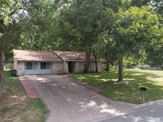 6905 Crystalbrook Dr