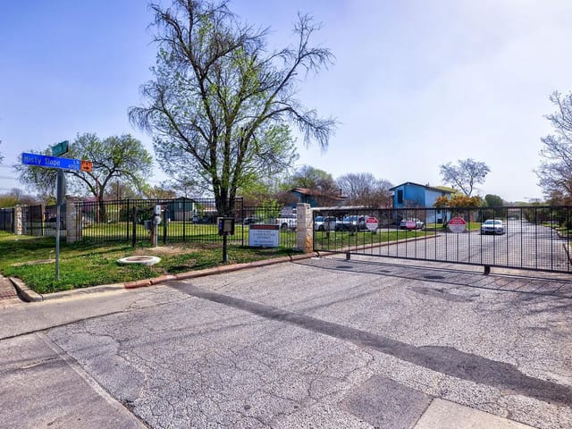 6905 Old Post LOOP
