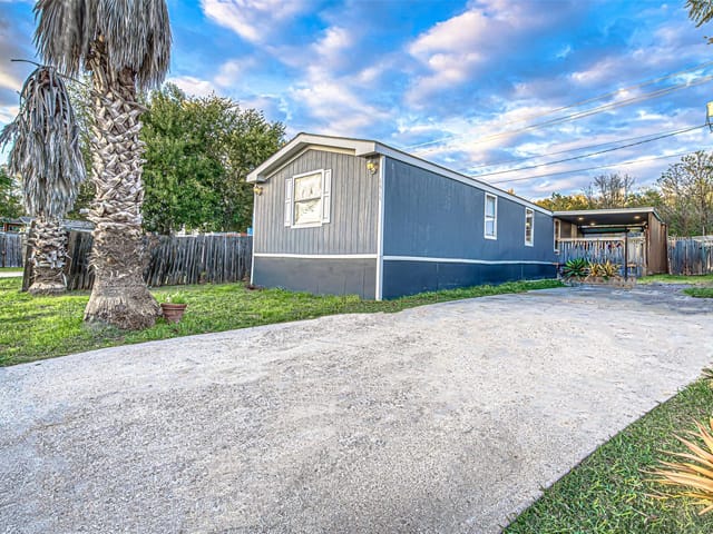 6908 Breezy Hill Dr