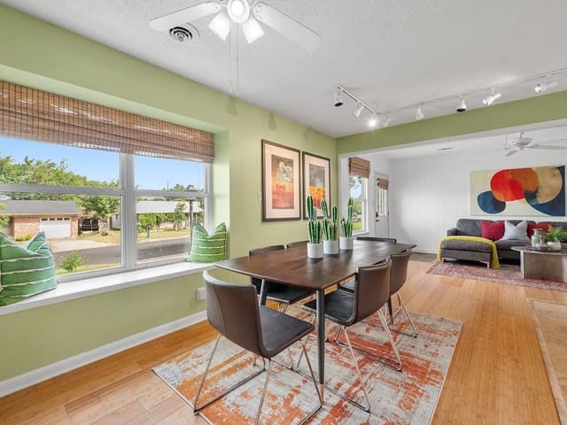 6909 Miranda Dr