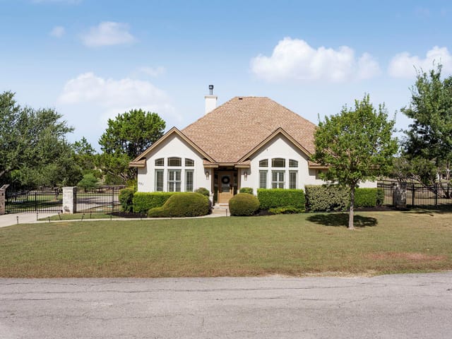 691 Broken Lance DR
